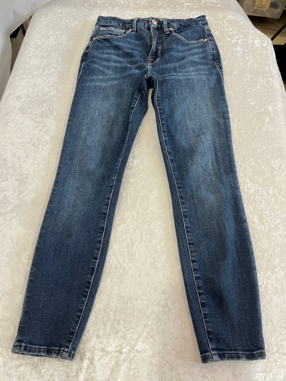 Good American Legs Crop Jeans Blue Denim Size 4/27 Stretchy 93% Cotton